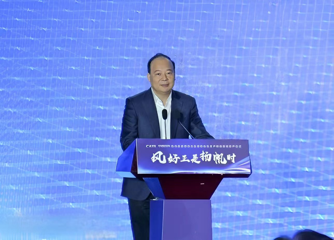 02-配文插图-星空电子董事长、总经理曾毓群发表致辞.png